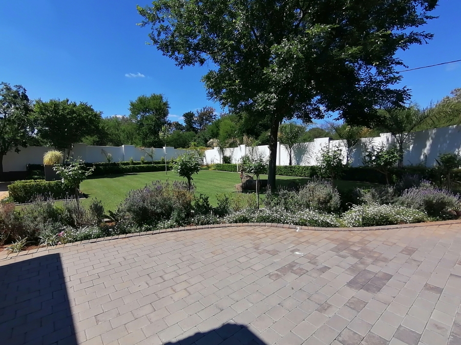 6 Bedroom Property for Sale in Wilkoppies North West